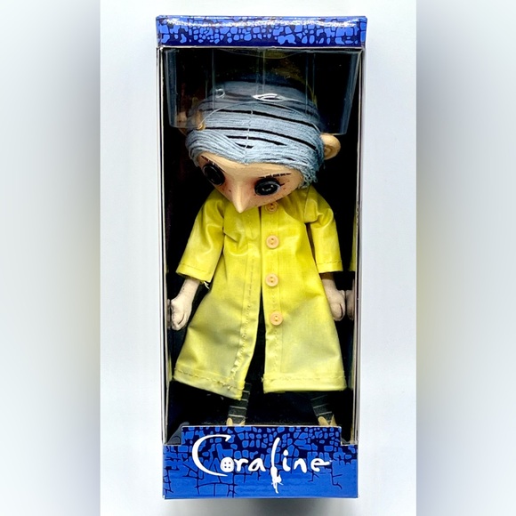 NECA Laika Coraline Collector’s Prop Replica Doll - Picture 2 of 10